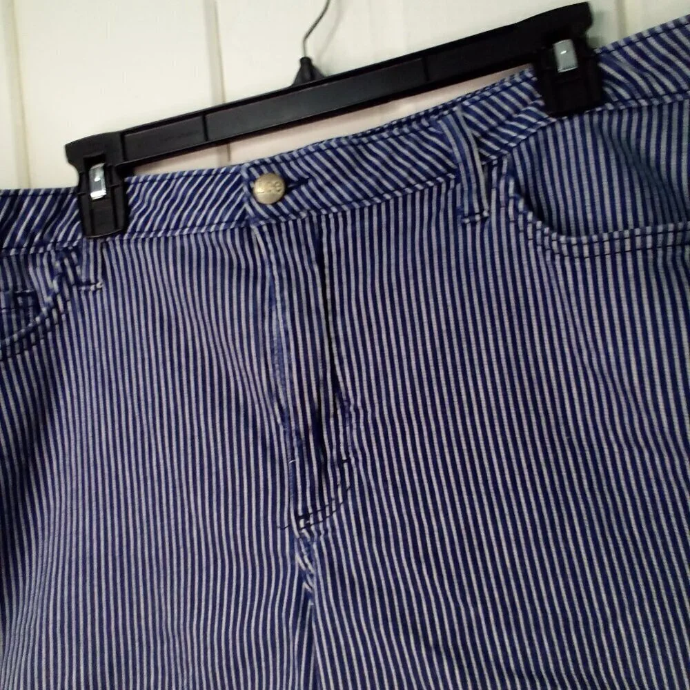 Lee shorts women